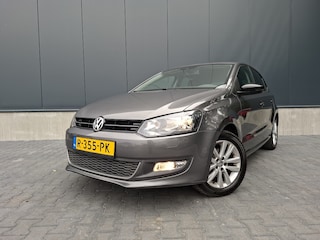 Volkswagen Polo 1.2 Style | Airco | All seasonband | 5 deurs | Parkeersensoren |