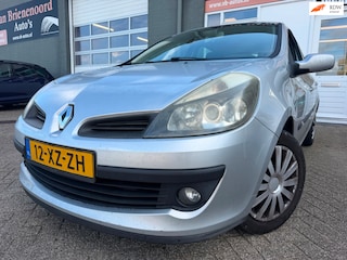 Renault Clio 1.6-16V Dynamique 5 drs met trekhaak en airco