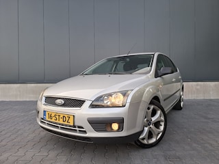 Ford Focus 1.6-16V Futura | Trekhaak | 5 deurs | Nieuwe voorbanden | NAP |