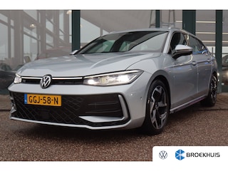 Volkswagen Passat Variant 1.5 eTSI R-Line Business | Achteruitrijcamera | Lichtmetalen velgen 18" | Matrix LED koplampen