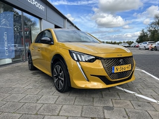 Peugeot 208 EV 50kWh 136pk | Navigatie | Bluetooth | Parkeersensoren voor & achter | Cruise & Climate Control | AppleCarPlay & AndroidAuto | Stoelverwarming