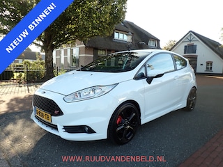 Ford Fiesta 1.6 ST2 / RECARO STOELEN / STOELVERWARMING / BLUETOOTH