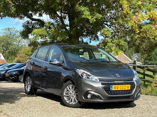Peugeot 208 1.2 PureTech Allure | Automaat + Cruise + Camera Nu € 7.975,-!!!