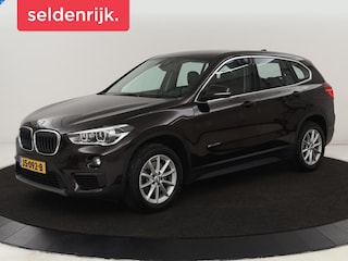 BMW X1 sDrive20i High Executive | 84.150km NAP | Trekhaak | Camera | Leder | Stoelverwarming | Head-Up | Full LED | Navigatie | Park Assist