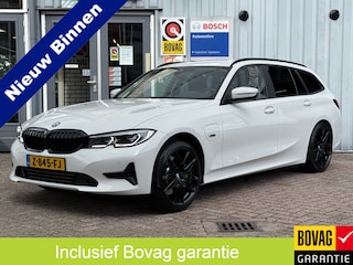 BMW 3-serie Touring 330e High Executive | LASER LED | 19 " |  CAMERA | HEAD-UP | ELEKTR KLEP | NAVI | CARPLAY |