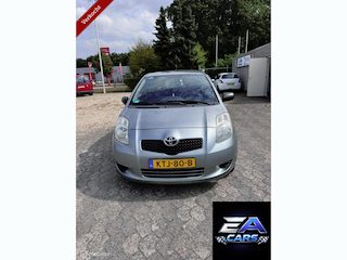 Toyota Yaris 1.0 VVTi +