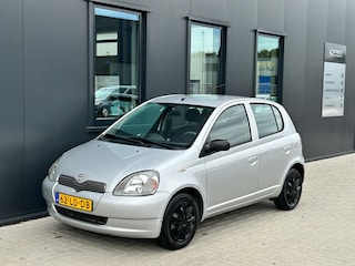 Toyota Yaris 1.3 VVT-i Luna | 5-drs | Airco | Dealer onderhouden.