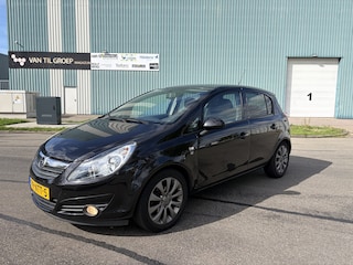 Opel Corsa 1.2-16V '111' Edition 5-Deurs Automaat 86 PK. Leuke en zeer fijn rijdende auto !!!