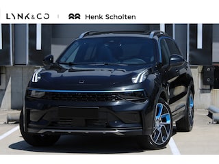 Lynk & Co 01 | Wordt verwacht! | Panoramadak | Achteruitrijcamera | Elektrische bestuurdersstoel met geheugen | Stoelverwarming | Actieve bochtverlichting | Adaptieve Cruise Control | Stuurassistent | Lane Assist | Navigatie | Elektrische Achterklep | Keyless Entry | Dodehoekassistent