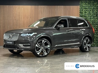 Volvo XC90 T8 AWD Recharge Ultra Ultimate Bright | Bowers & Wilkins | Luchtvering | Trekhaak | 360 Camera | Head-Up Display | 455pk | Adaptieve Cruise Control | Stoelverwarming voor+achter | Stuurwielverwarming | Schuifdak | 22 Inch | Full LED Meesturende koplampen | Standkachel met Volvo On Call App | Pilot Assist | BLIS Dode Hoek Detectie | Alcantara hemelbekleding | Lederen handgrepen en zonnekleppen | Elektrische voorstoelen geheugen | Nappa Lederen bekleding | Zitting verlenging voorstoelen | Lederen Dashboard | Google Infotainment | Keyless Drive | Parkeersensoren voor+achter | Privacy Glass | Elektrisch bedienbare achterklep | Geïntegreerde zongordijnen achterportieren | Geïntegreerd kinderzitje achterin | 7-Persoons | 4-Zone Climate Control | DAB Radio | Apple Carplay/Android Auto | Draadloos telefoon opladen | Volvo On Call met mobiele App functie | Platinum Grey Metallic |