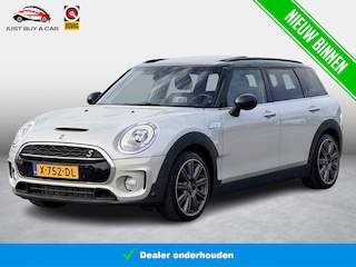 Mini Clubman 2.0 Cooper S Chili Serious Business | Panoramadak | Harman Kardon | Head-Up Display | Leder | Stoelverwarming | Park Assist | LED | Navigatie | 18” MINI Yours | Dealeronderhouden | 1e Eigenaar |
