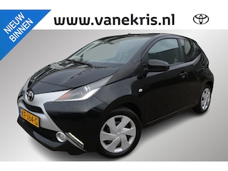Toyota Aygo 1.0 VVT-i x-play , Achteruitrijcamera, DAB Radio