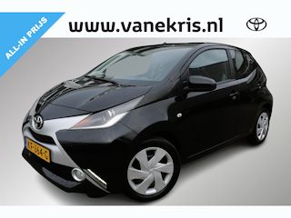 Toyota Aygo 1.0 VVT-i x-play , Achteruitrijcamera, DAB Radio