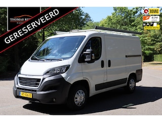 Peugeot Boxer 330 2.2 HDI L1H2 XR 2016 | Dubbele Schuifdeur | Trekhaak | Parkeersensoren | Imperiaal | Stuurwiel Bediening | 2 Sleutels | Nationale Autopas