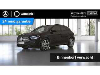 Mercedes-Benz GLA 200 AMG Line | Night | Trekhaak | Panoramadak | Widescreen | Stoelverwarming | Sfeerverlichting | Achteruitrijcamera |