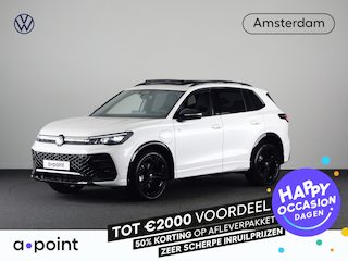 Volkswagen Tiguan 1.5 eHybrid R-Line Edition 204 pk Automaat (DSG) | Verlengde garantie | Navigatie | Panoramadak | Trekhaak (wegklapbaar) | Parkeersensoren (Park assist) | Rondomzicht camera | Stoelverwarming | R-Line |