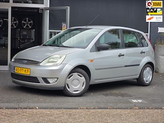 Ford Fiesta 1.4-16V Ghia / PDC / AIRCO