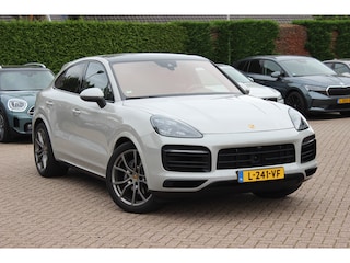 Porsche Cayenne 3.0 E-Hybrid / Trekhaak / Panoramadak / 360Camera / Keyless / 21'' / Softclose / Luchtvering / Bose / Sportdesign+Chrono / Stoel+Stuurverwarming / Dodehoek / DAB / ACC