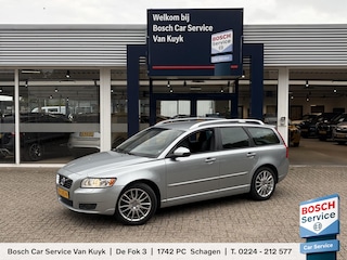Volvo V50 2.4i Edition II / Automaat / NL-Auto / Dealer-Onderhouden / Vol-Leder / 2e-Eigenaar / Elektr.-Stoelen met Geheugen / Cruise-Control / Afneembare-Trekhaak / Climate-Control / Armsteun V+A / Radio / Navi / PDC-Achter / 17'' LMV / All-Season / ENZ.