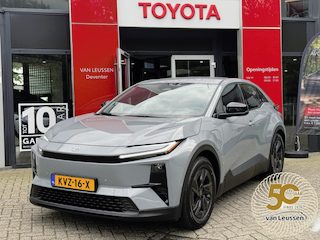 Toyota C-HR First Edition 77 kWh WARMTEPOMP EL-ACHTERKLEP PRIVACY-GLASS 18"LMV BLIND SPOT STOELVERW. P-SENSOREN