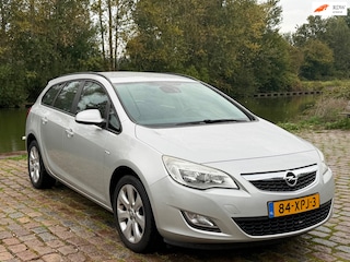 Opel Astra Sports Tourer 1.4 Turbo Sport Dealer onderhouden Airco elek ramen cruis control navigatie cv op afst
