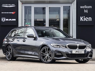 BMW 3-serie Touring 320i High Executive Edition | Pano | Luxe Lederen Bekleding | Stoelverwarming | ACC | PDC |