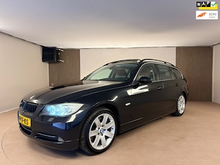 BMW 3-serie Touring 330xi Pano, Trekhaak, leder, M-pakket