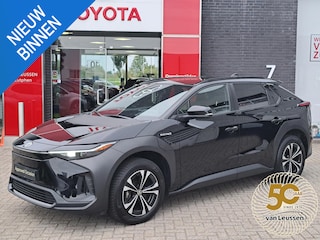 Toyota bZ4X Dynamic 71 kWh WARMTEPOMP STOEL/STUURVERWARMING NAVI AD-CRUISE EL-ACHTERKLEP PARK-SENSOREN 360 CAMERA