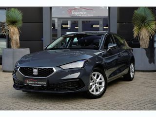 Seat Leon 1.5 TSI Style | 115 PK | Apple CarPlay/Android Auto | Voorstoelen verwarmd | LED koplampen SEAT Leon 1.5 TSI Style 115 PK met 1.5-liter viercilinder benzinemotor, Apple CarPlay/Android Auto, automatische airconditioning, cruise control, keyless start, verwarmde comfortstoelen, park
