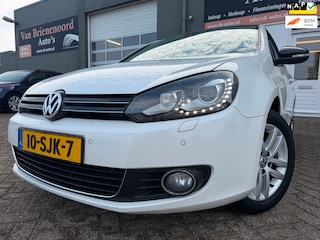 Volkswagen Golf 1.2 TSI Highline BlueMotion 5 drs in automaat met parkeersensoren en bluetooth telefoon / media en cruise controle