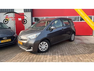 Toyota Verso-S 1.3 VVT-i Aspiration AUTOMAAT / TREKHAAK / CAMERA / CLIMA / BLUETOOTH / CRUISE / NL-AUTO
