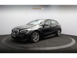 BMW 118i M Sport Dealeronderh. / Illuminated Boston / LED / Draadloos laden / Stoelverwarming / Panoramadak / PDC