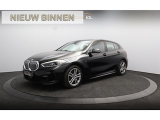 BMW 118i M Sport Dealeronderh. / Illuminated Boston / LED / Draadloos laden / Stoelverwarming / Panoramadak / PDC