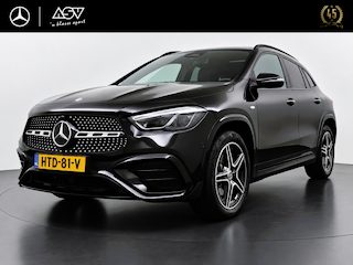 Mercedes-Benz GLA 250 e Business Solution AMG | Trekhaak Wegklapbaar | Panorama - Schuifdak | Apple Carplay/Android Auto | Verwarmd Stuurwiel | Adaptieve Cruise Control | Klasse 3 Alarm | Keyless Entry