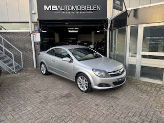 Opel Astra TwinTop 1.8 Cosmo/1 jr APK/ Camera/Nap/LM Velgen//Mooie auto!