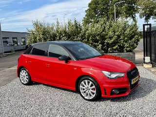 Audi A1 Sportback 1.6 TDI S-Line Xenon|Navi|Media|PDC Rood!