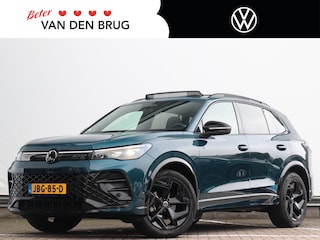 Volkswagen Tiguan 1.5 eTSI R-Line Edition | Schuif/kantel dak | Achteruitrijcamera | Stoel en stuurwiel verwarming | Dodehoekdetectie | Apple carplay / Android auto |