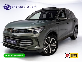 Volkswagen Tiguan 1.5 eHybrid Elegance | Elec. trekhaak | HUD | Pano dak | Stoel- stuur- & achterbankverw. | IQ Led | Adap. Cruise | Massagestoelen, Sfeerverlichting, Navigatie, App. connect, Spraakbediening, 19"LMV, Cipressino Green Metallic