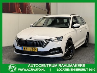 Skoda Octavia COMBI 1.4 TSI iV PHEV BUSINESS EDITION NAVIGATIE VIA APPLE CARPLAY/ANDROID CRUISE CONTROL STOEL EN STUURVERWARMING RIJSTROOKSENSOREN KEYLESS GO PDC ZEER MOOI !!