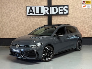 Volkswagen Golf 1.5 eTSI R-Line Edition | Pano | Trekhaak | H&K | Stuur/Stoelverwarming | HUD | Camera | Sfeerverlichting