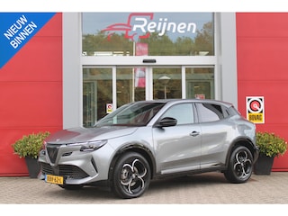 Alfa Romeo Junior 1.2 145PK AUTOMAAT Hybrid IBRIDA TI | TECHNO PACK: (LED MATRIX KOPLAMPEN, DRAADLOZE TELEFOONLADER, DODEHOEK DETECTIE, PARKEERSENSOREN VOOR ACHTER EN ZIJKANT, NAVIGATIE, ELEKTRISCH BEDIENBARE ACHTERKLEP, KEYLESS ENTRY, ADAPTIVE CRUISE CONTROL, ACHTERUITRIJ CAMERA) | PACK TI: (ELEKTRISCH BEDIENBARE BESTUUDERSSTOEL, VERKEERSBORDEN WEERGAVE, GETINTE ACHTERRUITEN, SFEER VERLICHTING, GLANZEND ZWARTE BODYKIT, 10,25" TOUCHSCREEN, LEDEREN STUURWIEL, VERSTELBARE KOFFERVLOER OP 3 NIVEAUS) | 18" LICHTMETALEN VELGEN "FORI" | DRAADLOZE APPLE CARPLAY/ANDROID AUTO | MASSAGE FUNCTIE OP DE BESTUURDERSSTOEL | STOEL VERWARMING | VOORRUIT VERWARMING |