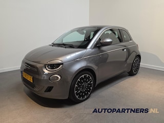 Fiat 500 La Prima 42 kWh - Apple Carplay/Android Auto -  Stoelverwarming - Panoramadak - Adaptive Cruise