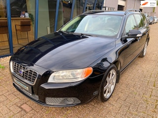 Volvo V70 2.5FT Momentum Automaat H.LEER / XENON / Youngtimer
