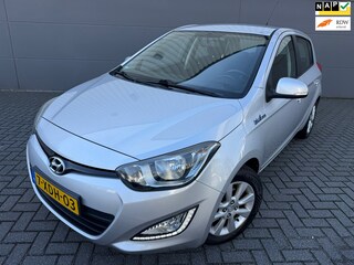 Hyundai i20 1.2i i-Deal*Airco*2eEigenaar*Velgen*APK*NAP*C-D-afstandsbediening