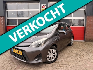 Toyota Yaris 1.5 Full Hybrid Aspiration, stoel verwarming,4 seizoenbanden, navigatie,