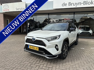 Toyota RAV4 2.5 Plug-in Hybrid AWD Bi-Tone Plus trekhaak / panoramadak / 360 monitor / stuurverwarming / JBL-audio / meest complete uitvoering / 10 jaar Toyota garantie-programma / Toyota pechhulppas / rijklaarprijs incl. garantie en onderhoud