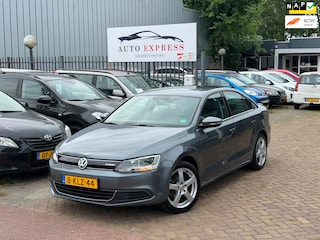 Volkswagen Jetta 1.4 TSI Hybrid Comfortline Aut/Navigatie/Cruise/Nap/Nieuw Apk/2 sleutels aanwezig/3 Maanden Garantie