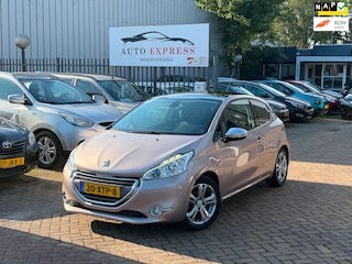 Peugeot 208 1.2 VTi Allure/Airco/Navi/Pano dak/Cruise/Leer/Nap/Nieuw Apk / distributie riem vervangen/3Maanden Garantie