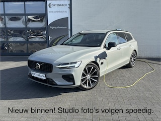 Volvo V60 2.0 T8 Plug-in hybrid AWD Plus Dark | Zwenkbare trekhaak | Memory | Adaptieve cruise | Blis | Harman Kardon |