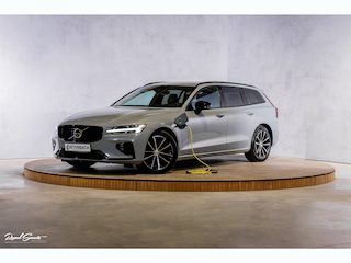 Volvo V60 2.0 T8 Plug-in hybrid AWD Plus Dark | Zwenkbare trekhaak | Memory | Adaptieve cruise | Blis | Harman Kardon |